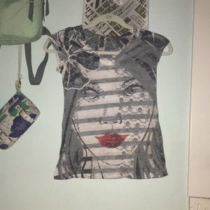 Cool artist/tee shirt